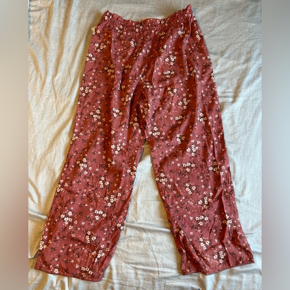 ⭐️ 4/$10 Pink Floral pants - Picture 3 of 4